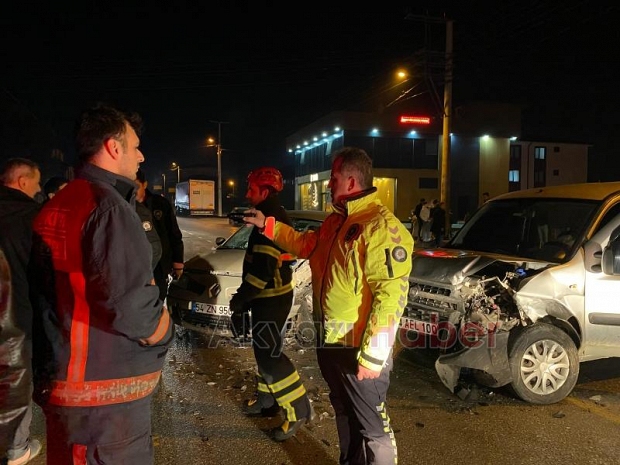 Caddede feci kaza 3 yaralı