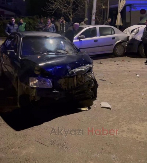 Park halindeki 4 araca çarptı