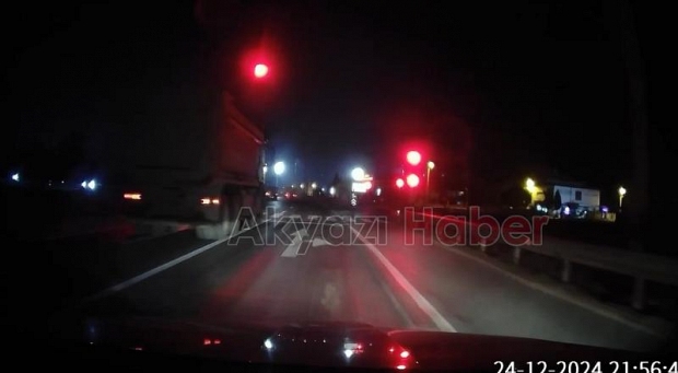 Trafik canavaları kamerada peş peşe kırmızıda geçtiler
