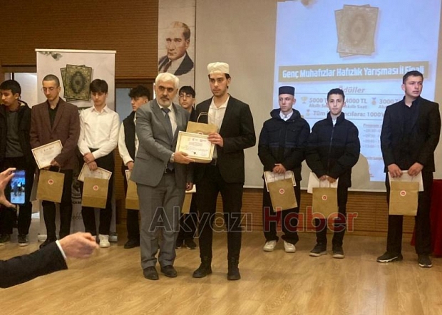 Akyazı Anadolu İmam Hatip Lisesi Öğrencilerinden İl Finallerinde Büyük Başarı