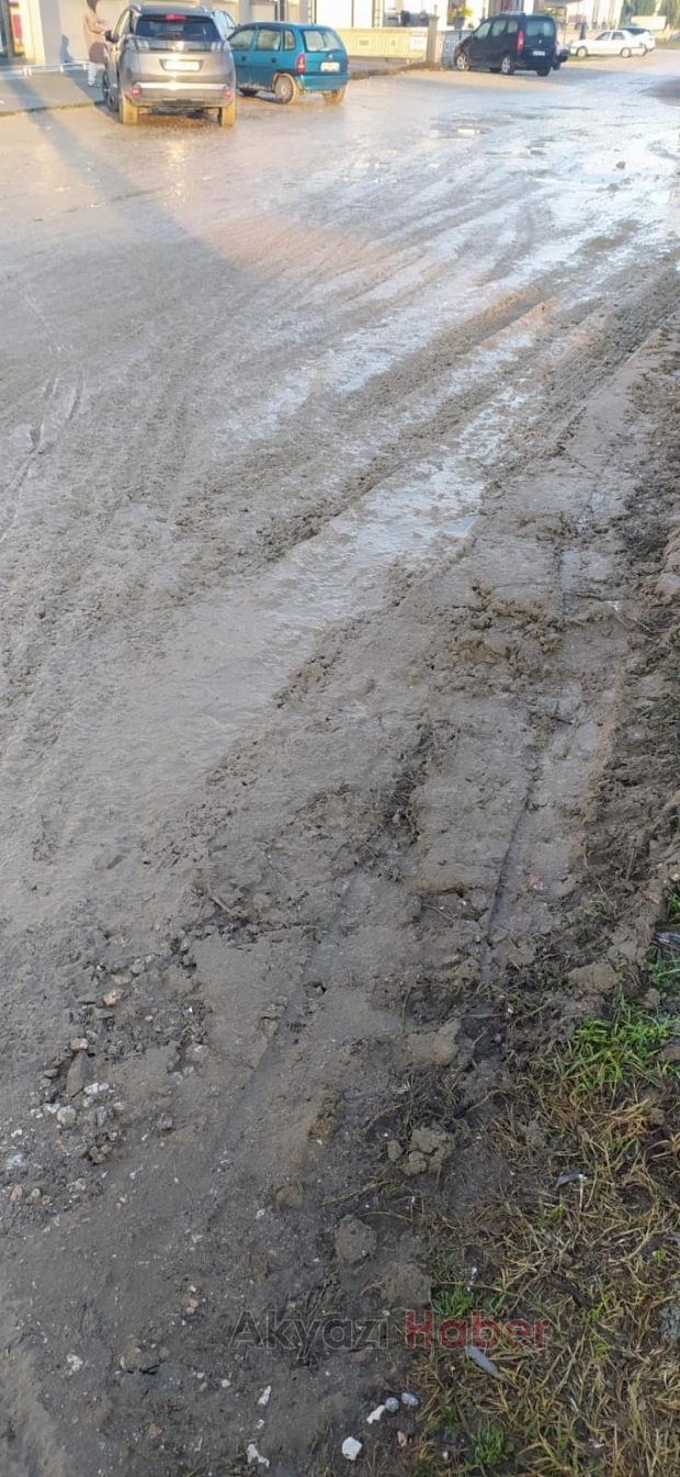 Sokak Halkı Yol Sorununa Çözüm Bekliyor