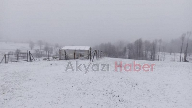 Sakarya'nın yüksek kesimlerine kar yağdı