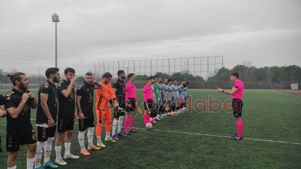 As Akyazıspor Geyvespor'u 3-0 mağlup etti