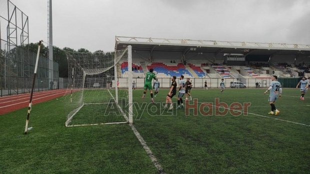 As Akyazıspor Geyvespor'u 3-0 mağlup etti