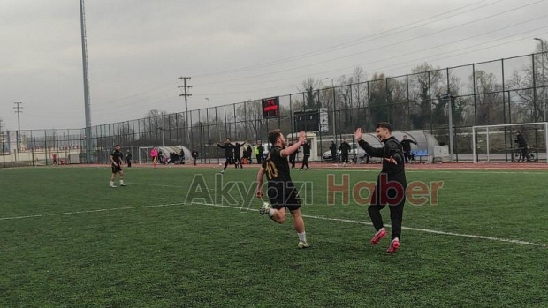 As Akyazıspor Geyvespor'u 3-0 mağlup etti