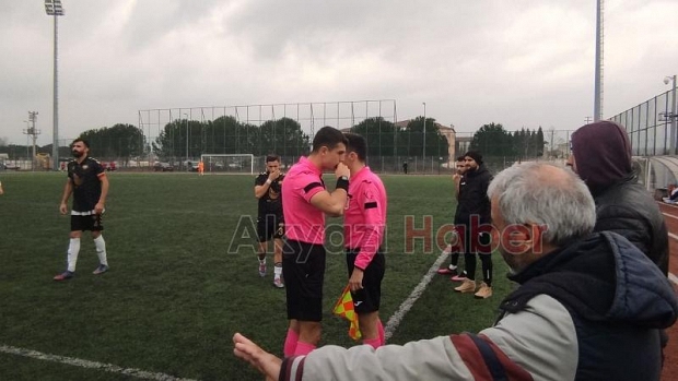 As Akyazıspor Geyvespor'u 3-0 mağlup etti