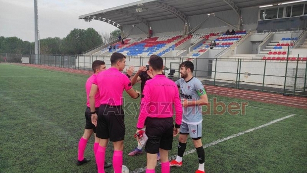 As Akyazıspor Geyvespor'u 3-0 mağlup etti