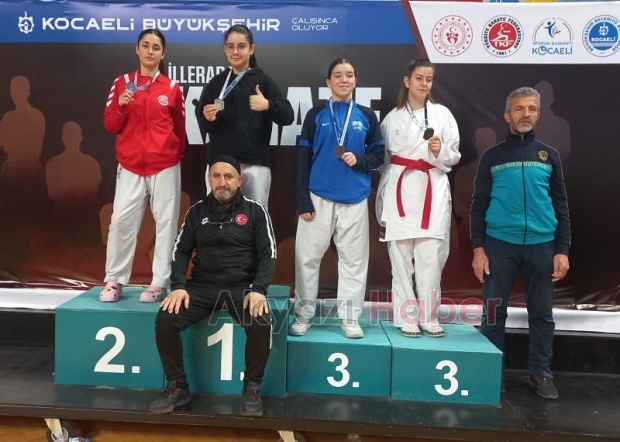 Akyazılı karateciler yine gururlandırdı