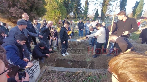 Fikret Bayrak (PELE) dualarla defnedildi