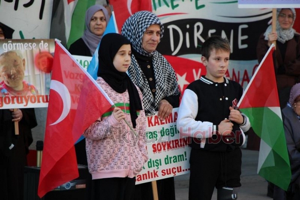 Gazze için Akyazıda sessiz eylem nöbeti sürüyor