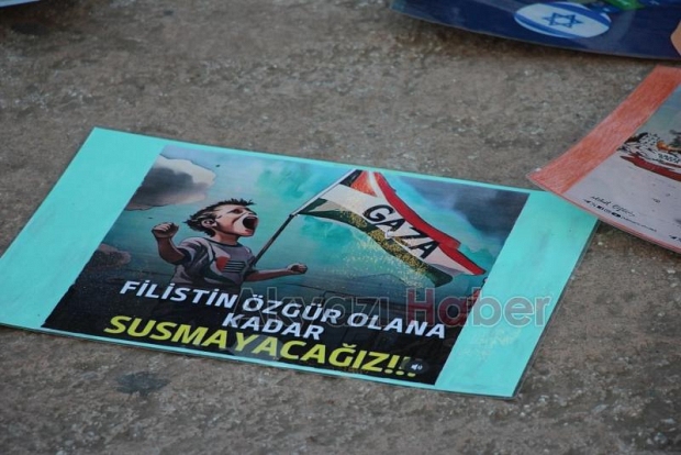 Gazze için Akyazıda sessiz eylem nöbeti sürüyor