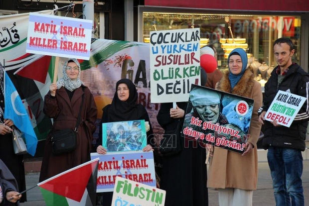 Gazze için Akyazıda sessiz eylem nöbeti sürüyor