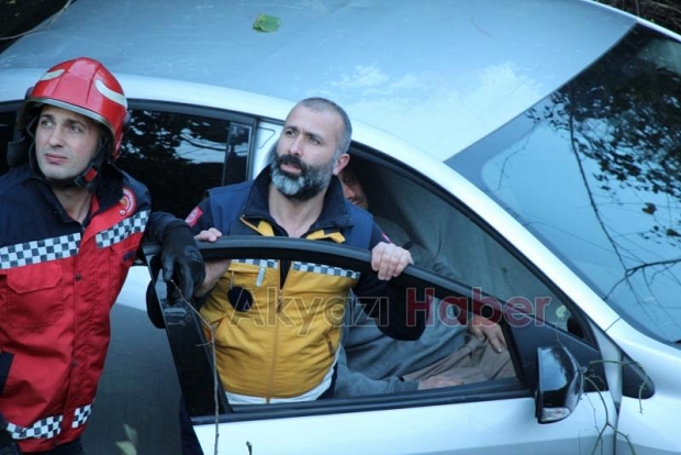Otomobil dikenliğe uçtu 1 yaralı