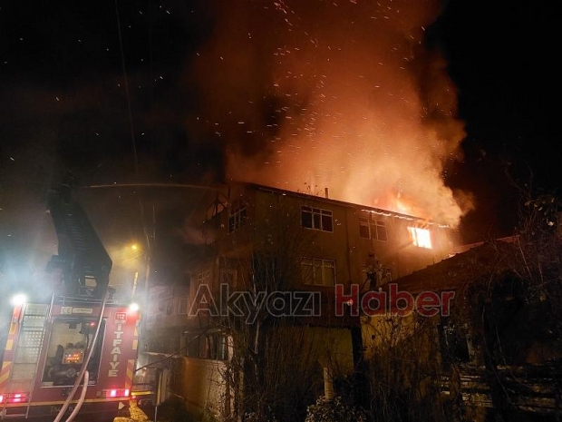 Akyazı'da ev alevlere teslim oldu