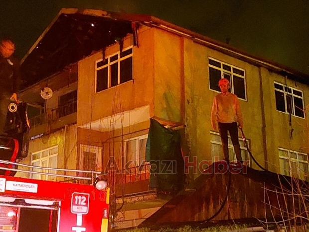 Akyazı'da ev alevlere teslim oldu