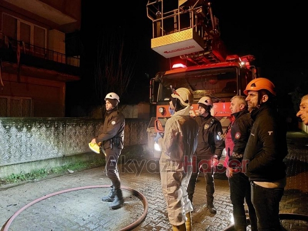 Akyazı'da ev alevlere teslim oldu