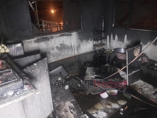 Akyazı'da ev alevlere teslim oldu