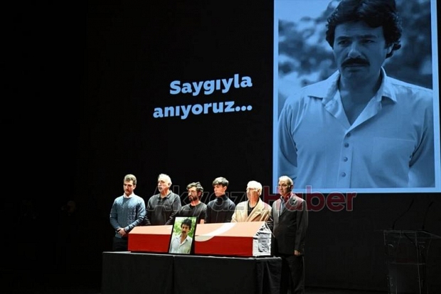 Ferdi Tayfur için AKM'de düzenlenen törene sevenleri akın etti