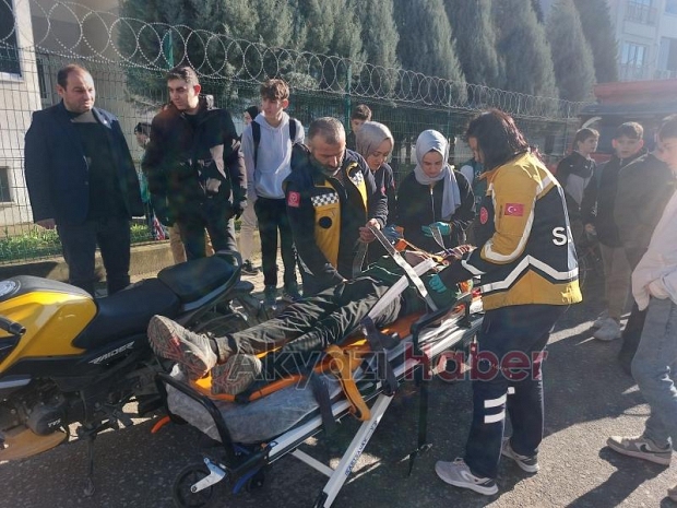 Motosiklet ile bisiklet çarpıştı: 2 yaralı