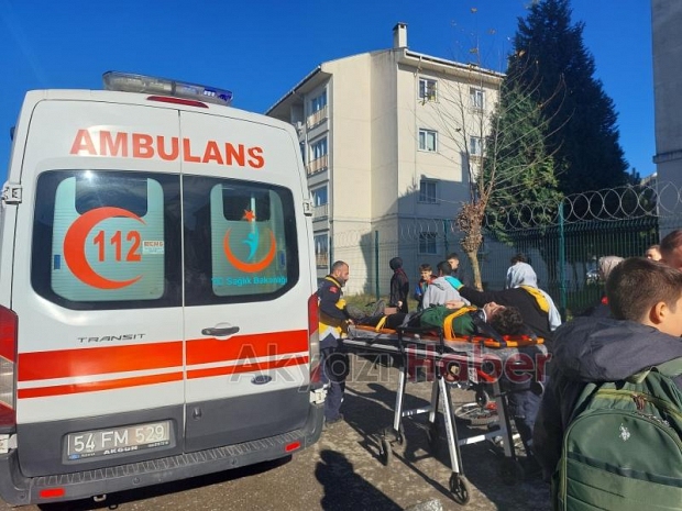 Motosiklet ile bisiklet çarpıştı: 2 yaralı