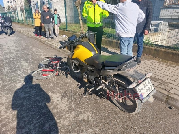 Motosiklet ile bisiklet çarpıştı: 2 yaralı