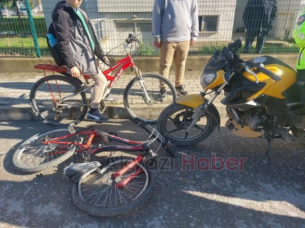 Motosiklet ile bisiklet çarpıştı: 2 yaralı