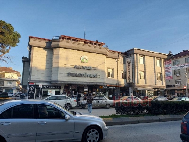Akyazı Belediye binası satılacak, muhalefet tepkili