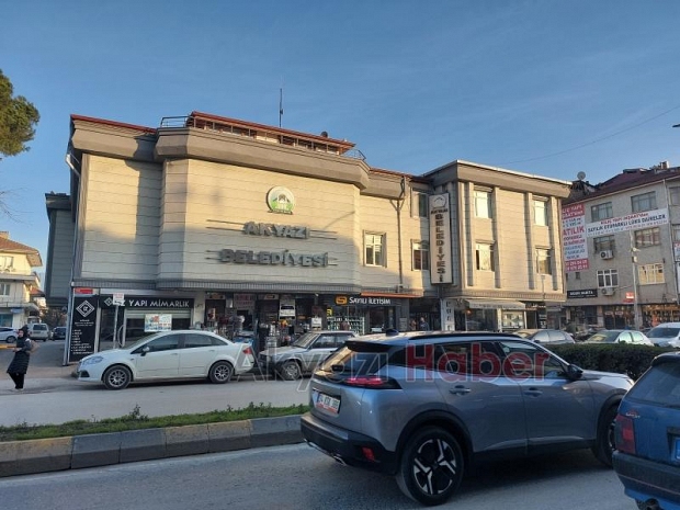 Akyazı Belediye binası satılacak, muhalefet tepkili