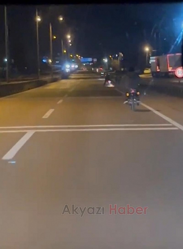 Yatarak motosiklet kullanan gençlerin sonu kötü oldu