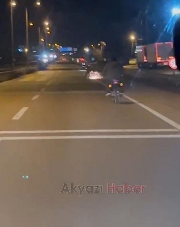 Yatarak motosiklet kullanan gençlerin sonu kötü oldu