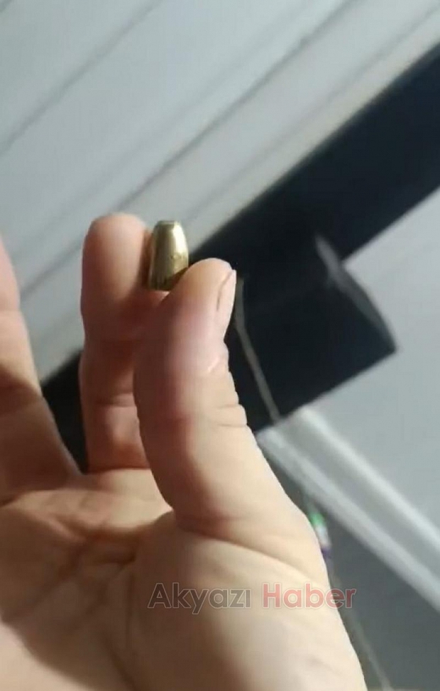 Akyazı'da yorgun mermi çatıyı deldi