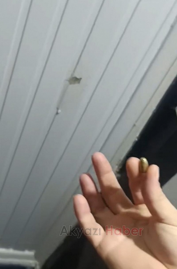 Akyazı'da yorgun mermi çatıyı deldi