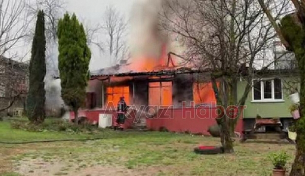 Tek katlı ev alevlere teslim oldu