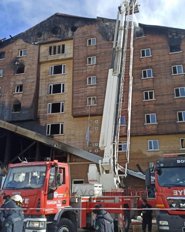 Kartalkaya'da otelde yangını için Sakarya'dan takviye ekipler gitti