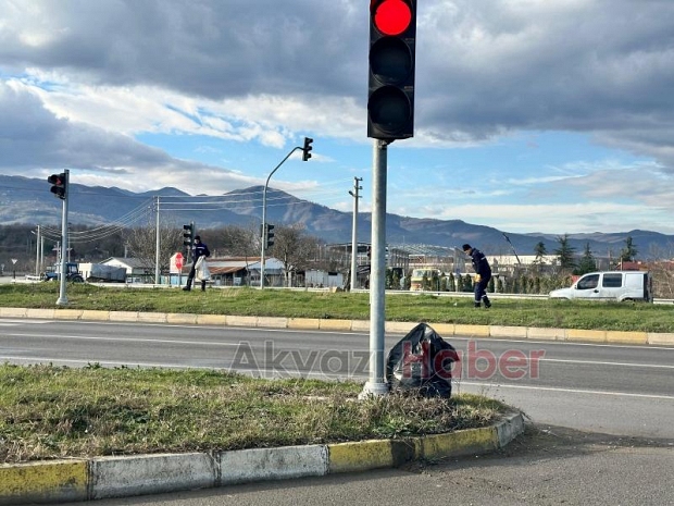 Cumhurbaşkanının uyarısı sonrası Akyazı belediyesi o kavşağı temizledi