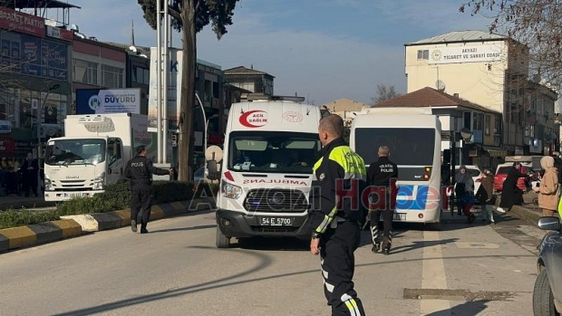 Yaya geçidinde çarpıştılar 1 yaralı