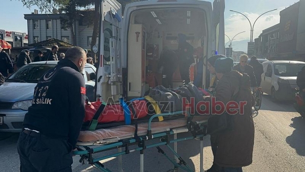 Yaya geçidinde çarpıştılar 1 yaralı