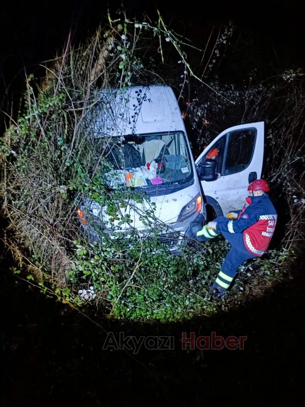 Panelvan minibüs kaza yaptı 2 yaralı
