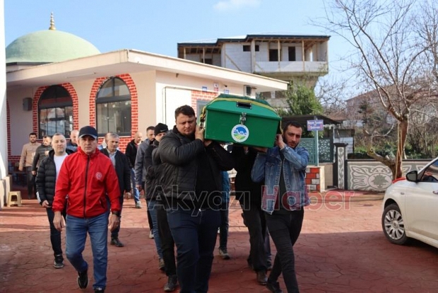 Tıkalı kanalı açmak isterken ölmüştü, toprağa verildi