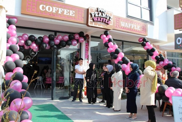 Akyazı’nın İlk Wafflecısı PWB Peanut Waffle Yepyeni Konseptiyle Hizmetinizde!