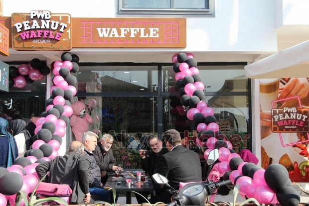Akyazı’nın İlk Wafflecısı PWB Peanut Waffle Yepyeni Konseptiyle Hizmetinizde!