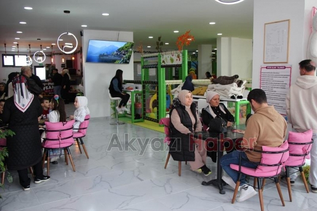 Akyazı’nın İlk Wafflecısı PWB Peanut Waffle Yepyeni Konseptiyle Hizmetinizde!