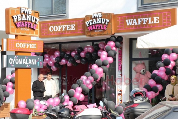 Akyazı’nın İlk Wafflecısı PWB Peanut Waffle Yepyeni Konseptiyle Hizmetinizde!