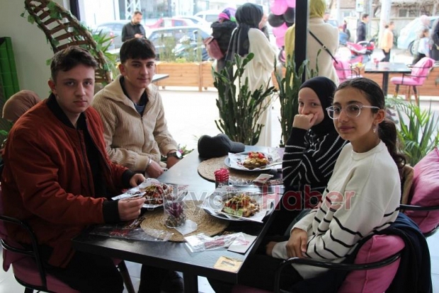 Akyazı’nın İlk Wafflecısı PWB Peanut Waffle Yepyeni Konseptiyle Hizmetinizde!