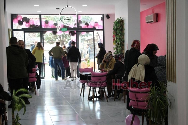 Akyazı’nın İlk Wafflecısı PWB Peanut Waffle Yepyeni Konseptiyle Hizmetinizde!