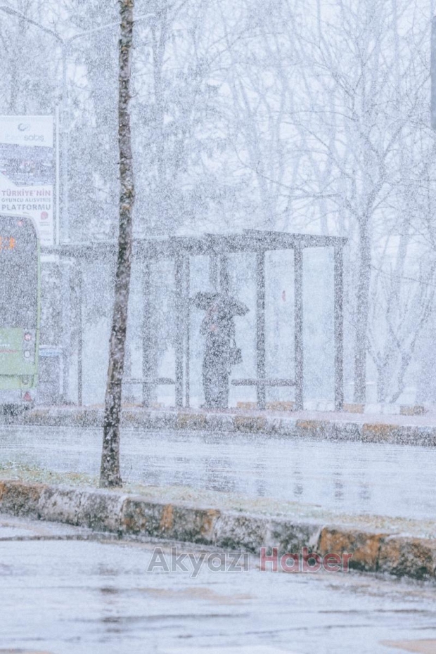 Sakarya'da kar yağışı kendisini gösterdi