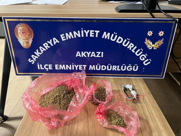 Akyazı'da şüphe üzerine durdurulan bir kişi uyuşturucu ile yakalandı.