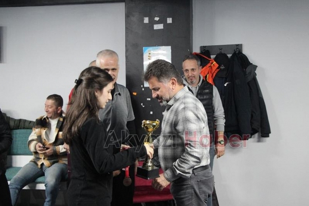 Sakarya İl Üç Bant Turnuvası Akyazı Bilardo Spor Salonu'nda gerçekleştirildi. 