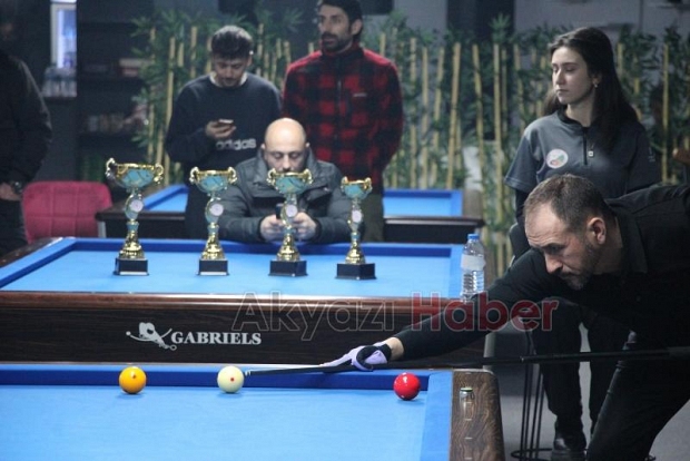 Sakarya İl Üç Bant Turnuvası Akyazı Bilardo Spor Salonu'nda gerçekleştirildi. 