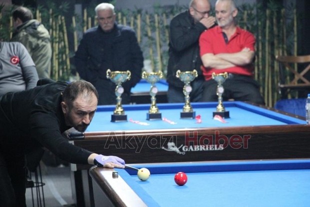 Sakarya İl Üç Bant Turnuvası Akyazı Bilardo Spor Salonu'nda gerçekleştirildi. 